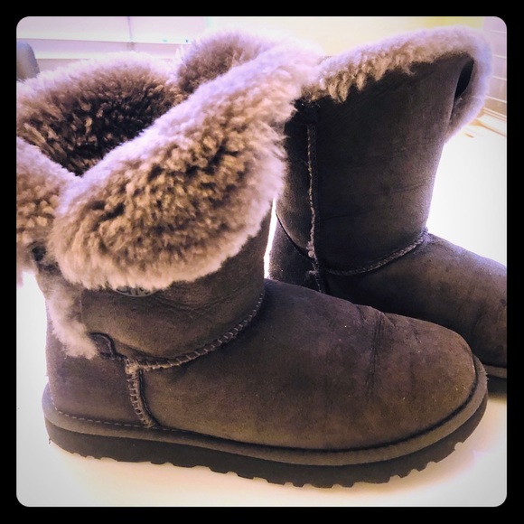 UGG Shoes - Ugg women’s grey Bailey button size6